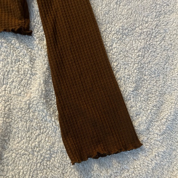 Brown Lettuce Trim Long Sleeve Crop Top - Picture 4 of 5